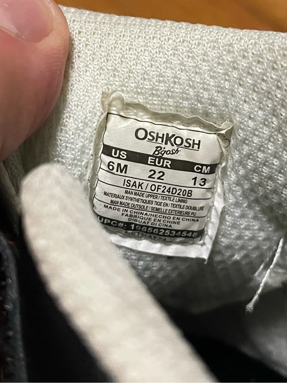 OshKosh B'gosh Black and White Kids Sneakers with Hook-and-Loop Strap Size 6